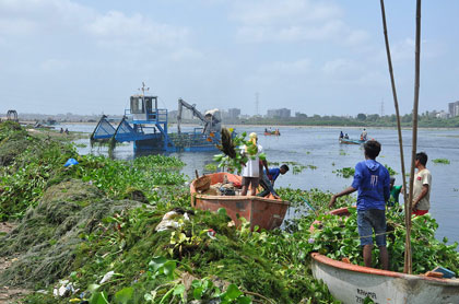 Removal of Invasive Flora & Vegetation like Water Hyacinths, Hydrila & Algae