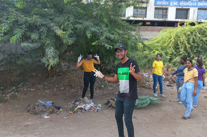 Clean-up Campaign at Bank of River Tapi, Makkai Bridge